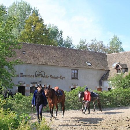 Gite D'Etape Ecuries De St Cyr La Ferté-Saint-Cyr Exterior foto