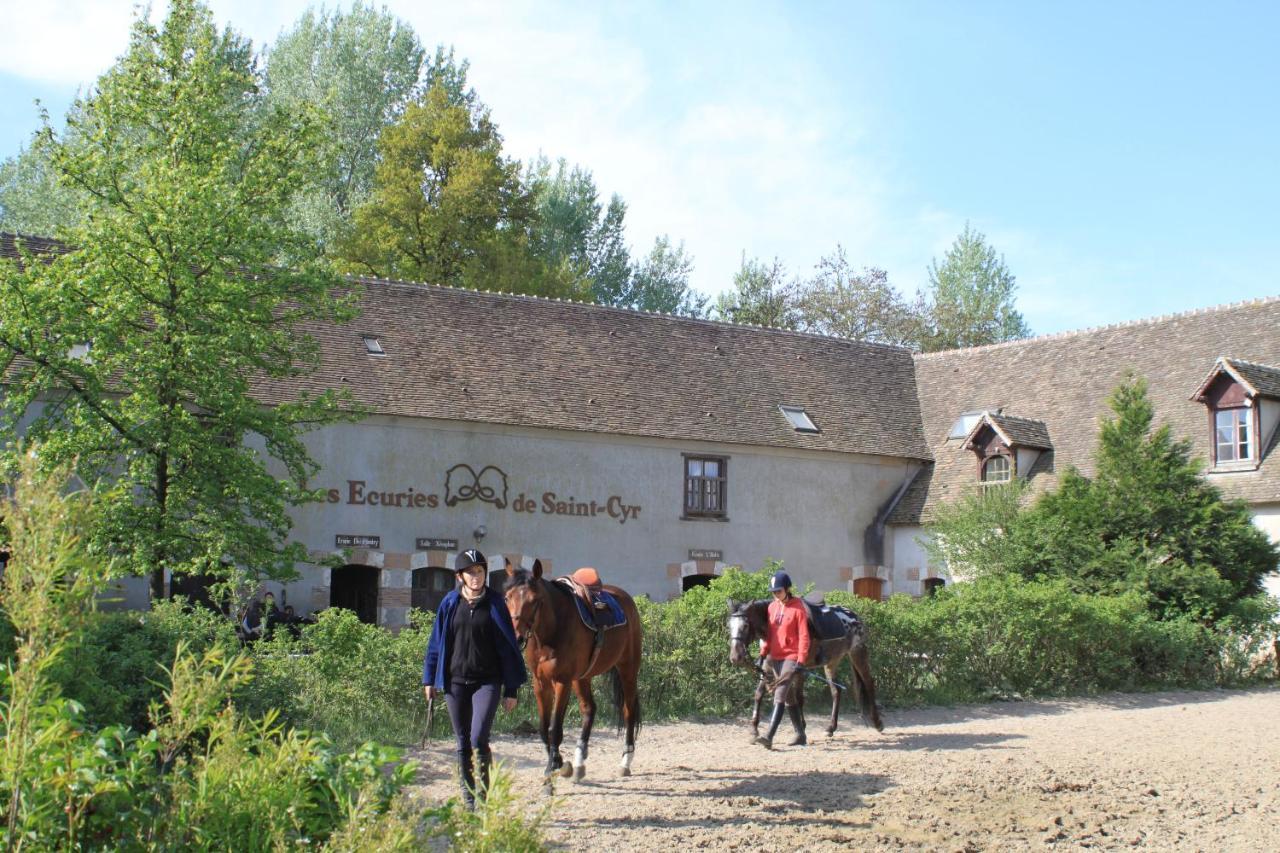 Gite D'Etape Ecuries De St Cyr La Ferté-Saint-Cyr Exterior foto