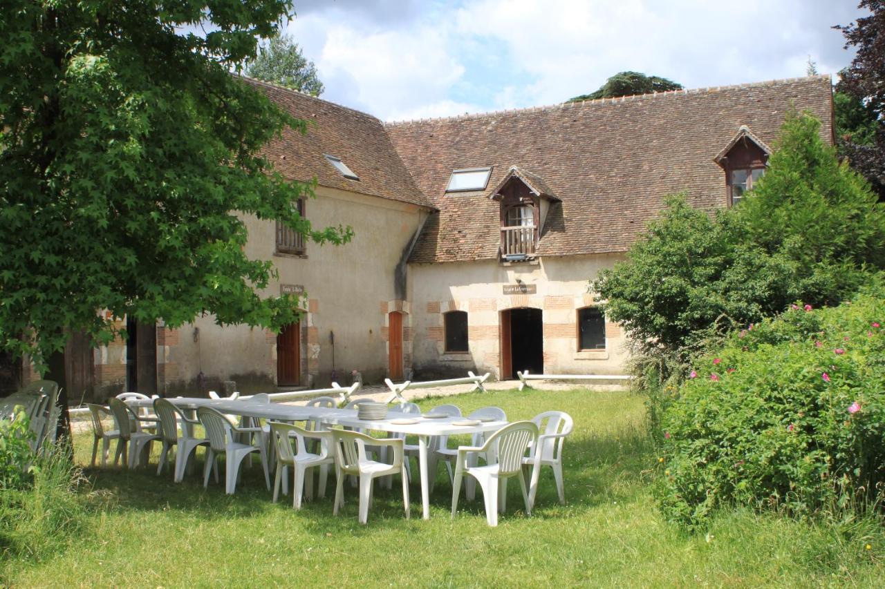 Gite D'Etape Ecuries De St Cyr La Ferté-Saint-Cyr Exterior foto